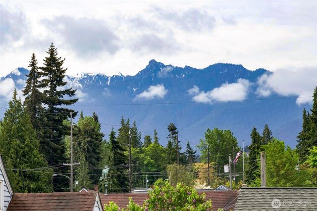 915 W 11th St, Port Angeles, WA 98363