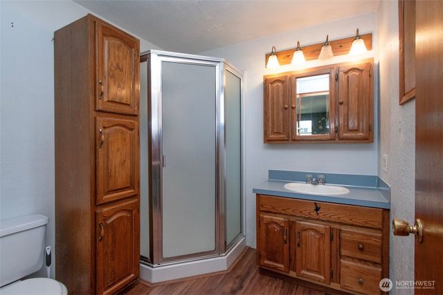 915 W 11th St, Port Angeles, WA 98363