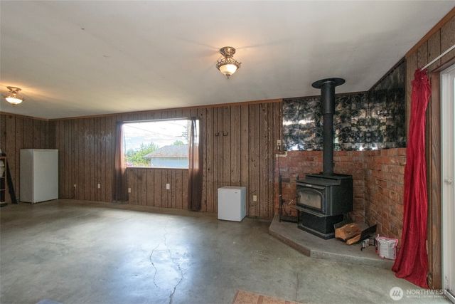 915 W 11th St, Port Angeles, WA 98363