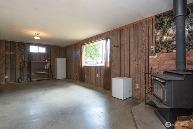 915 W 11th St, Port Angeles, WA 98363