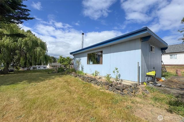 915 W 11th St, Port Angeles, WA 98363