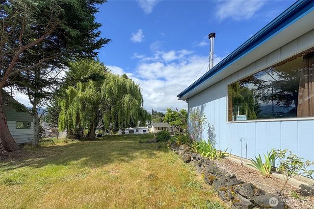 915 W 11th St, Port Angeles, WA 98363