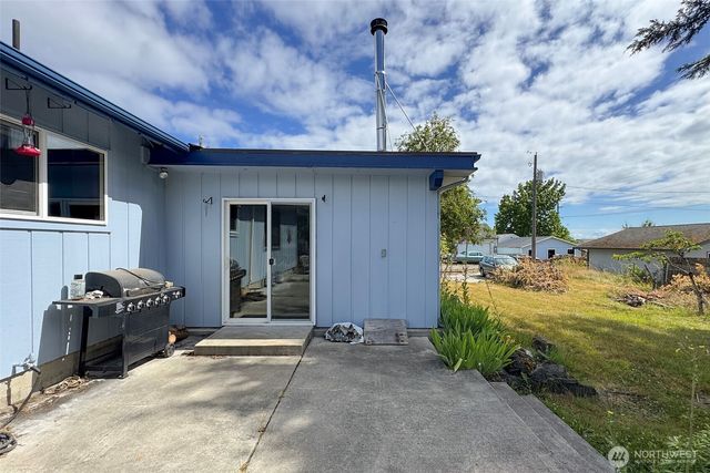 915 W 11th St, Port Angeles, WA 98363