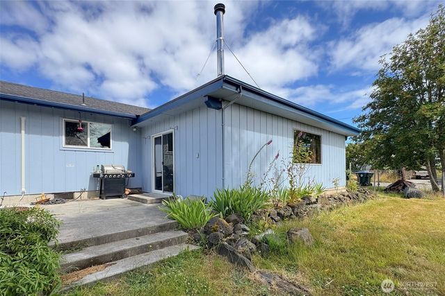 915 W 11th St, Port Angeles, WA 98363