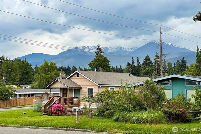 915 W 11th St, Port Angeles, WA 98363