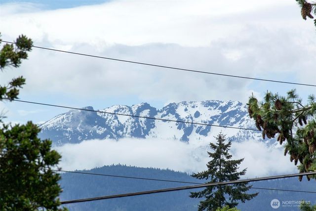 915 W 11th St, Port Angeles, WA 98363