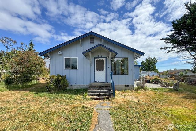 915 W 11th St, Port Angeles, WA 98363