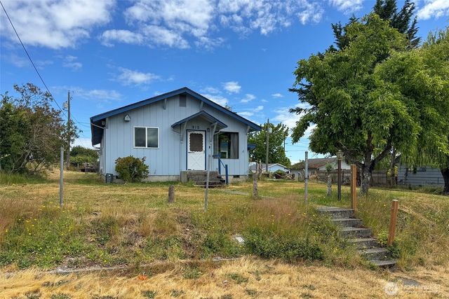 915 W 11th St, Port Angeles, WA 98363