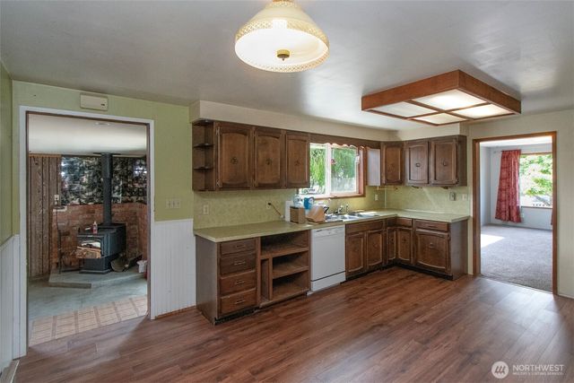 915 W 11th St, Port Angeles, WA 98363