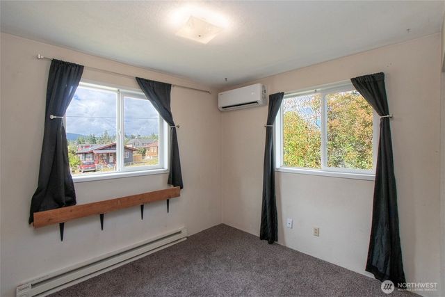 915 W 11th St, Port Angeles, WA 98363