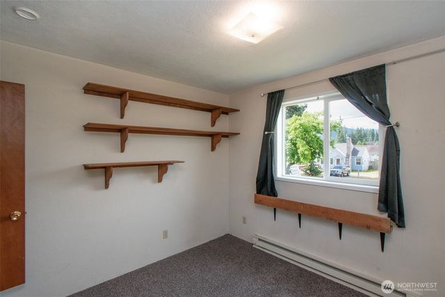 915 W 11th St, Port Angeles, WA 98363