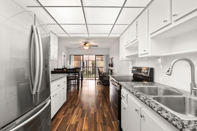 305 30TH AVENUE W A208, Bradenton, FL 34205