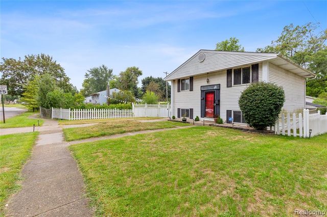 1107 Odessa Drive, Holly, MI 48442