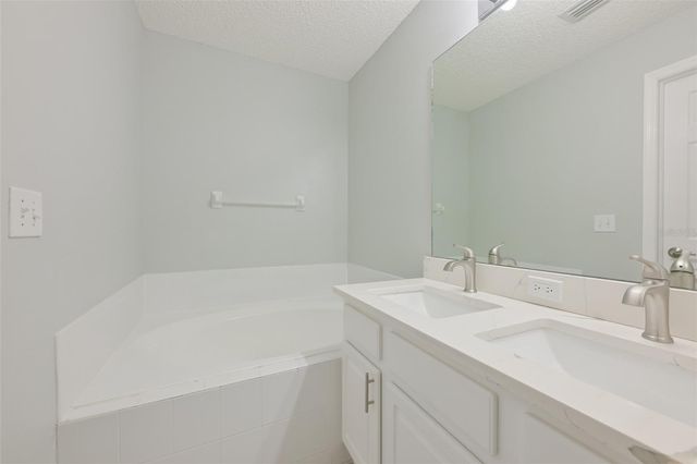 671 VALLANCE WAY NE, St Petersburg, FL 33716