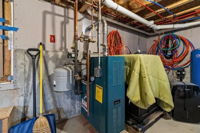 033 Alden Avenue, Portsmouth, RI 02871