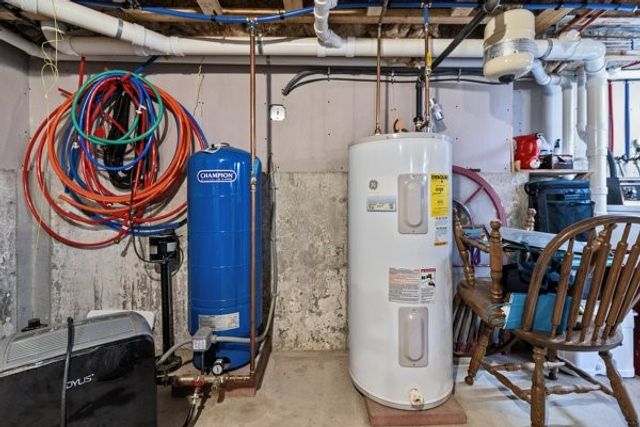 033 Alden Avenue, Portsmouth, RI 02871