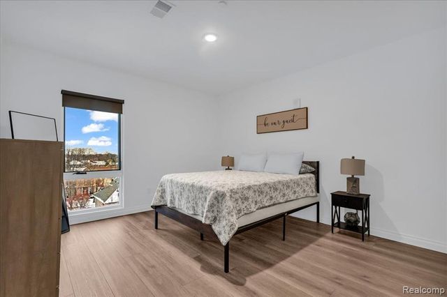 166 Oak Street PH6, Wyandotte, MI 48192