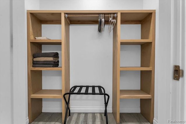 166 Oak Street PH6, Wyandotte, MI 48192