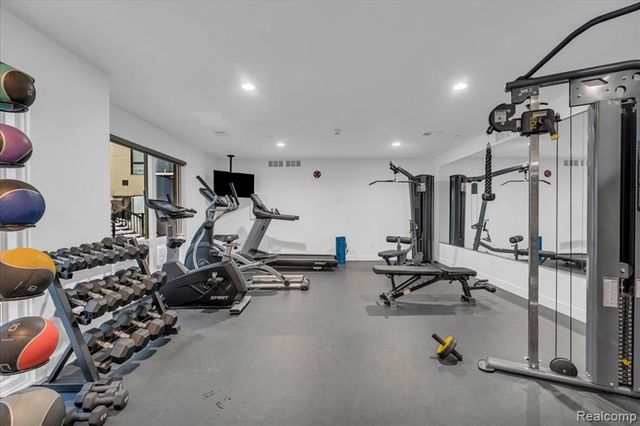 166 Oak Street PH6, Wyandotte, MI 48192