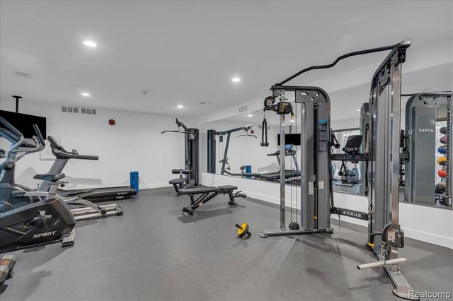 166 Oak Street PH6, Wyandotte, MI 48192