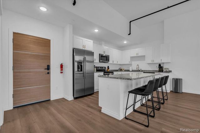 166 Oak Street PH6, Wyandotte, MI 48192