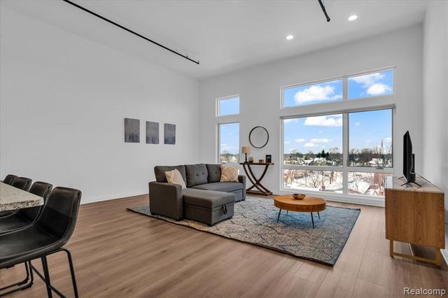 166 Oak Street PH6, Wyandotte, MI 48192