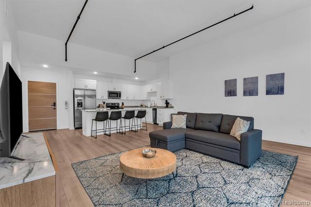 166 Oak Street PH6, Wyandotte, MI 48192