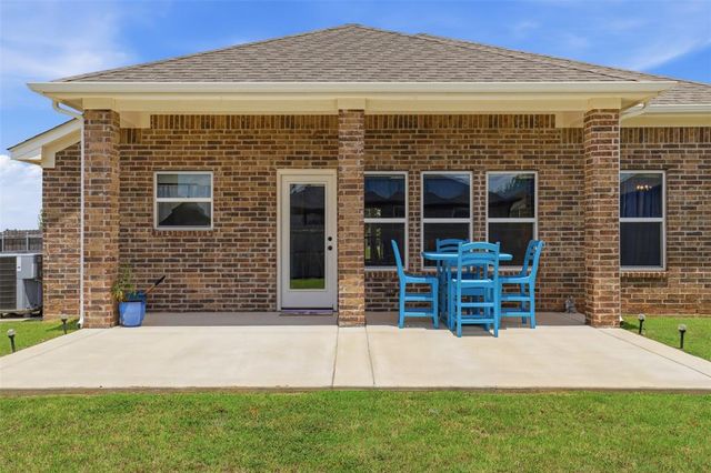 300 Isabella Drive, Blanchard, OK 73010