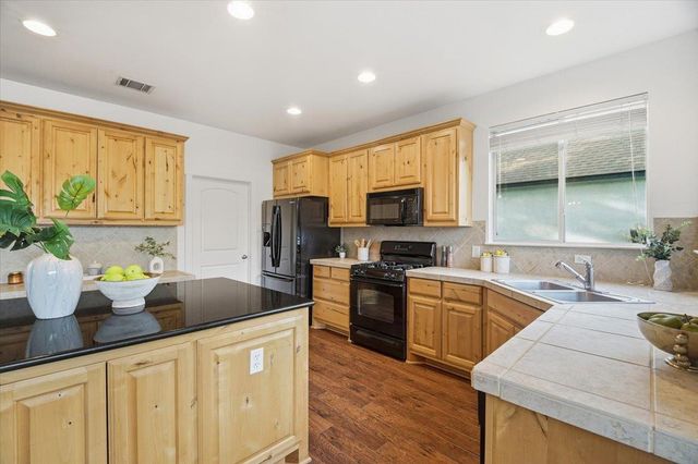 105 Farm House RD, San Marcos, TX 78666