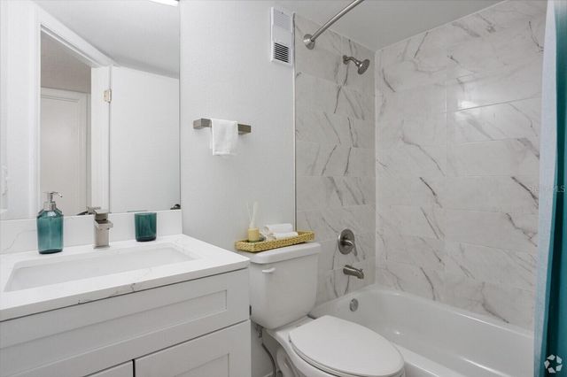 13501 VISTA WALK DRIVE B, Orlando, FL 32821