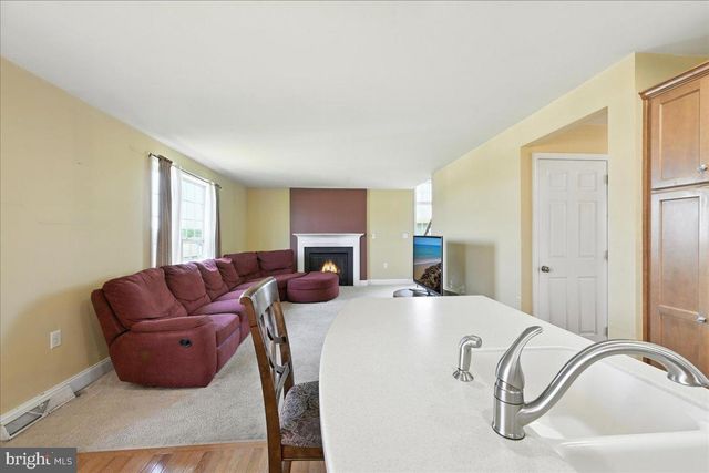 70 CENTRE CT, Red Lion, PA 17356