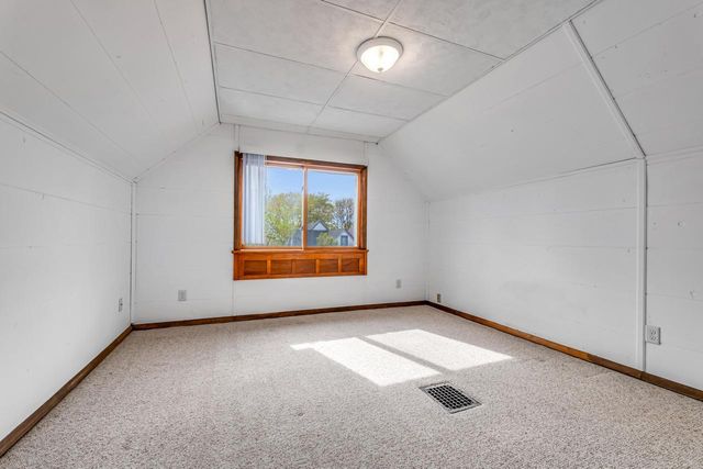 2932 S 8th STREET, Milwaukee, WI 53215