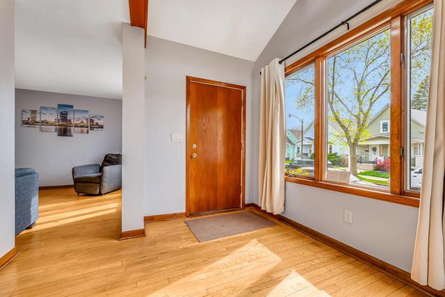2932 S 8th STREET, Milwaukee, WI 53215