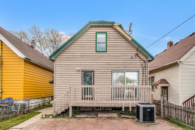 2932 S 8th STREET, Milwaukee, WI 53215