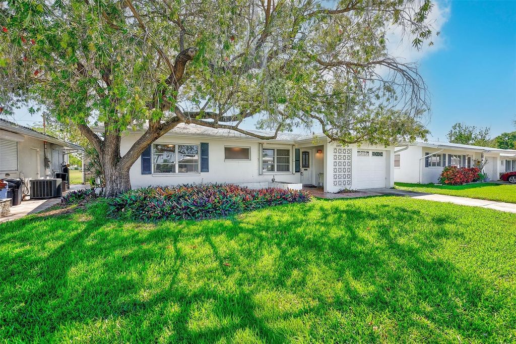Image 2 of property listing at 4192 96TH AVENUE N 4192, Pinellas Park, FL 33782