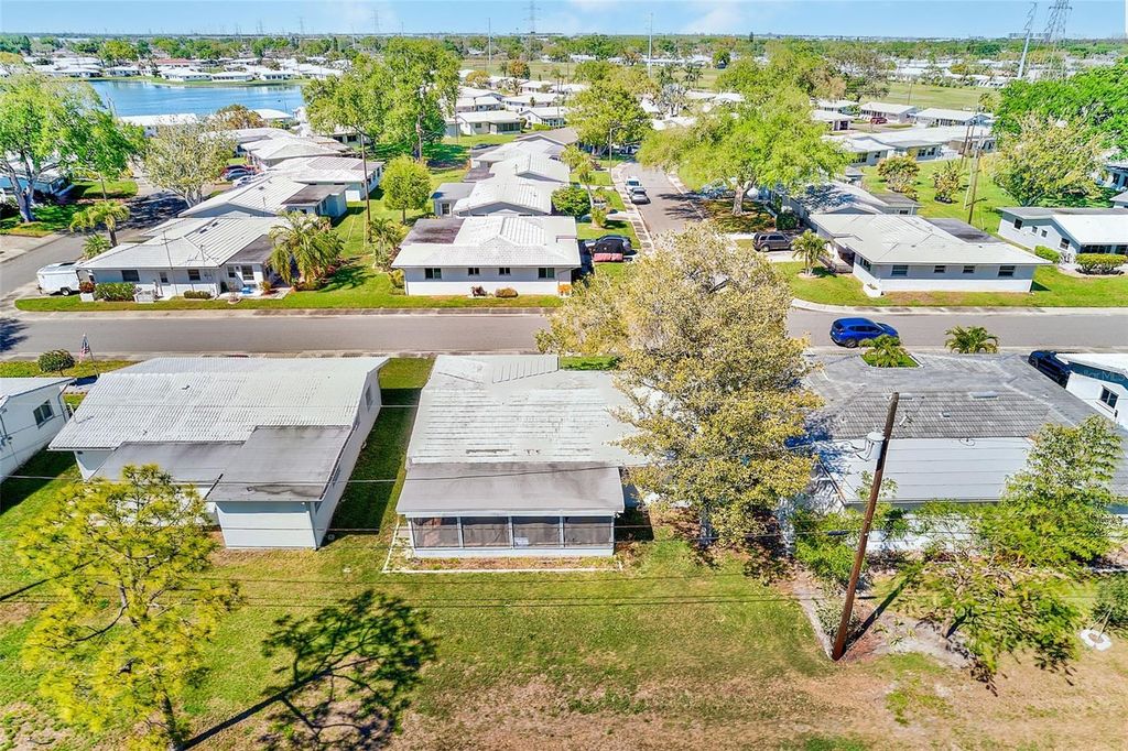 Image 38 of property listing at 4192 96TH AVENUE N 4192, Pinellas Park, FL 33782