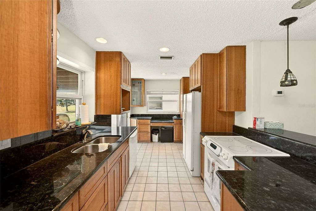 Image 6 of property listing at 4192 96TH AVENUE N 4192, Pinellas Park, FL 33782