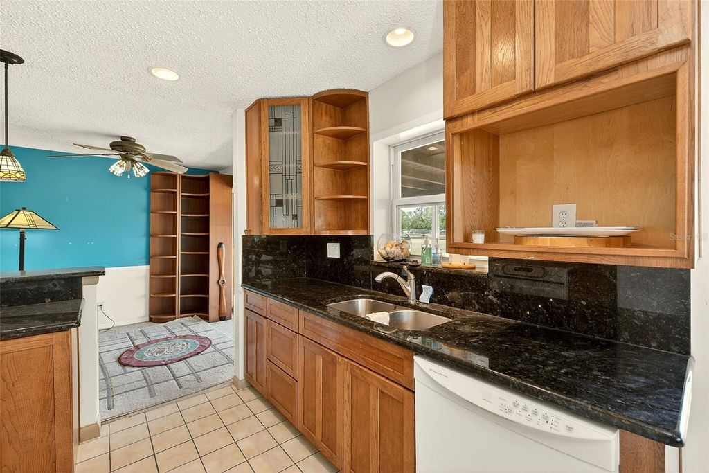 Image 8 of property listing at 4192 96TH AVENUE N 4192, Pinellas Park, FL 33782