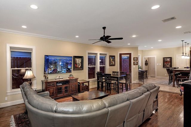 1215 W Bell Street, Houston, TX 77019