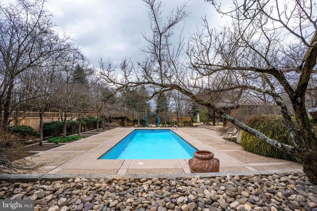 265 MISTLETOE LN, Harpers Ferry, WV 25425