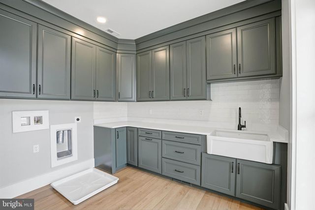 265 MISTLETOE LN, Harpers Ferry, WV 25425