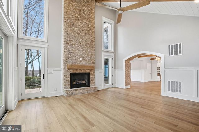 265 MISTLETOE LN, Harpers Ferry, WV 25425