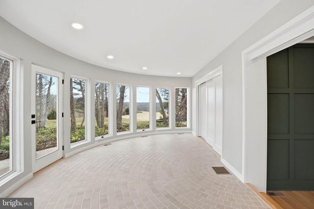 265 MISTLETOE LN, Harpers Ferry, WV 25425