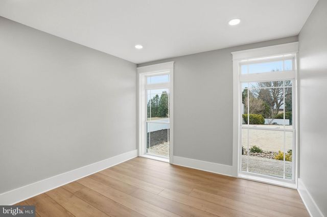 265 MISTLETOE LN, Harpers Ferry, WV 25425