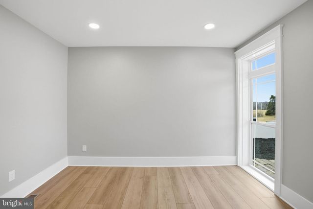 265 MISTLETOE LN, Harpers Ferry, WV 25425