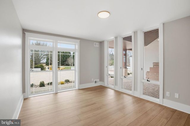 265 MISTLETOE LN, Harpers Ferry, WV 25425