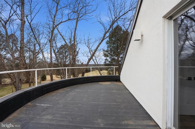 265 MISTLETOE LN, Harpers Ferry, WV 25425