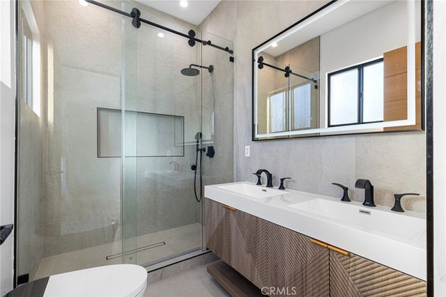 19539 Mobile Street, Reseda, CA 91335