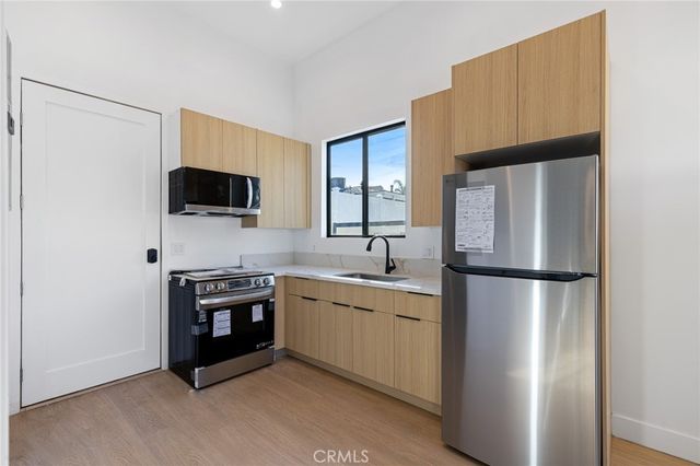 19539 Mobile Street, Reseda, CA 91335