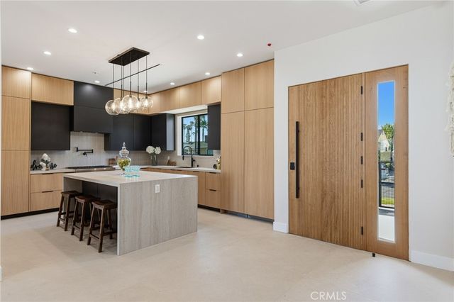 19539 Mobile Street, Reseda, CA 91335